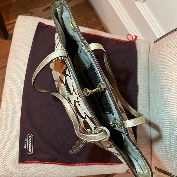 PRICE DROP: *make offer* Classic COACH purse w/ gold trim & duster - Picture 2 of 14